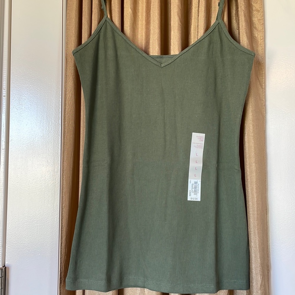 V-neck ribbed Cami olive green size Large NWT adjustable straps